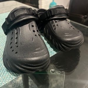 Crocs worn 1 time. Size 8 in Women’s. New design